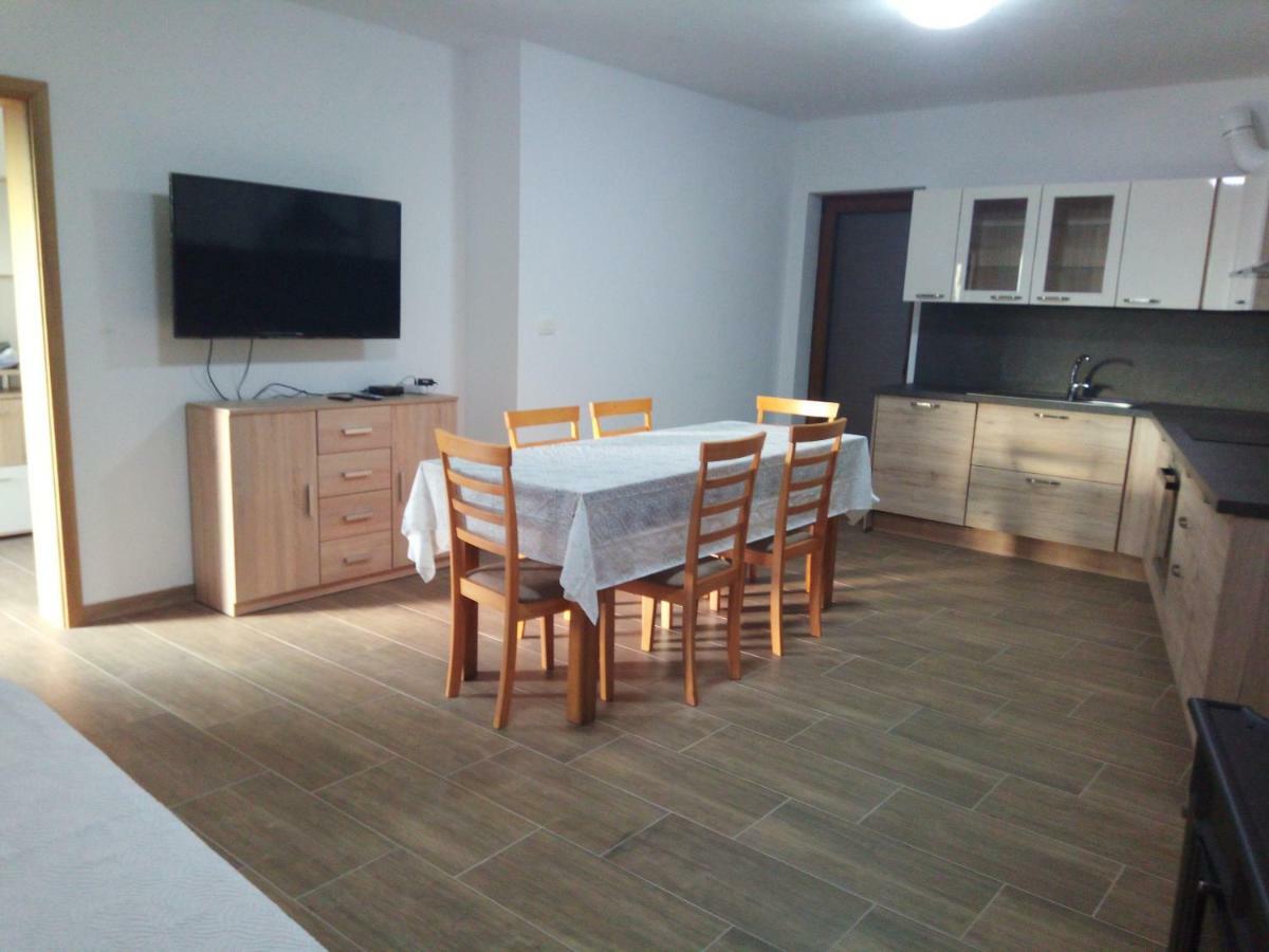 Apartmaji Matazin Črni Kal Exterior foto